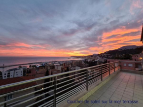 Luxurious penthouse with magnificent views over the bay of Menton 10 Peoples